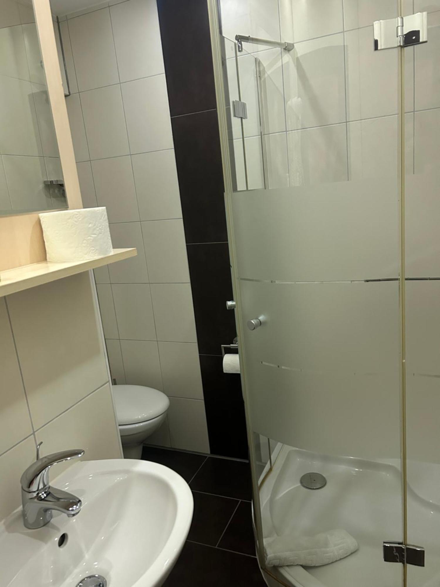 Gaststaette Puetz Hotel Siegen Ngoại thất bức ảnh