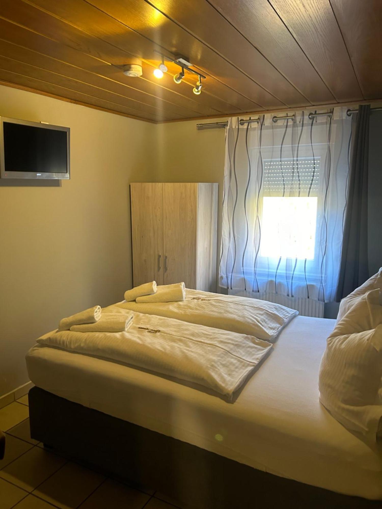 Gaststaette Puetz Hotel Siegen Ngoại thất bức ảnh